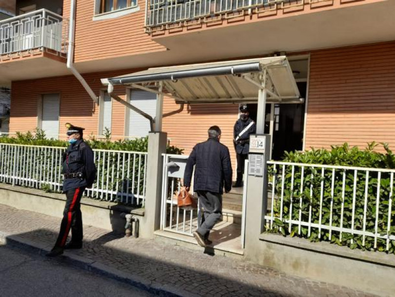 Trovato morto in casa: scattano le indagini
